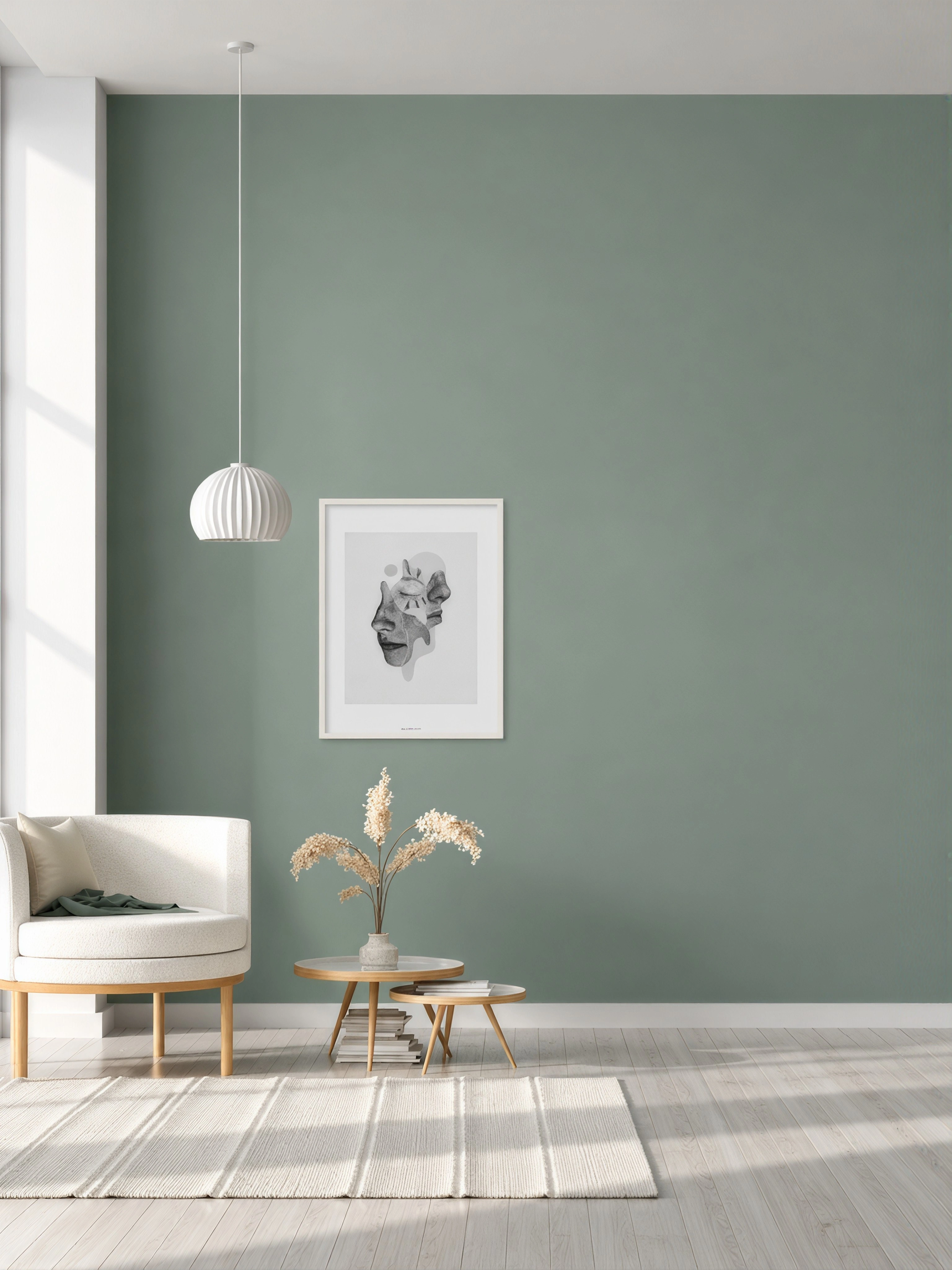 Rincón de lectura con sillón blanco y pared verde