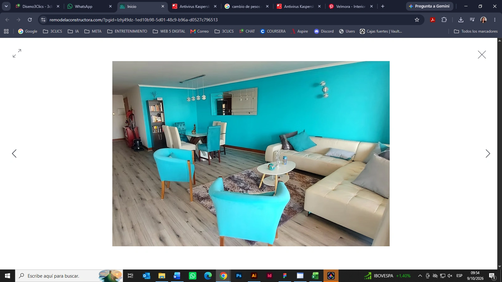 Renovación de living con muro turquesa y piso flotante